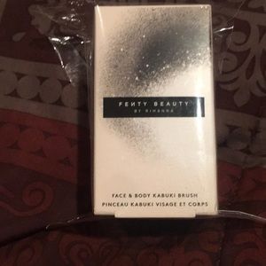Fenty Beauty kabuki brush